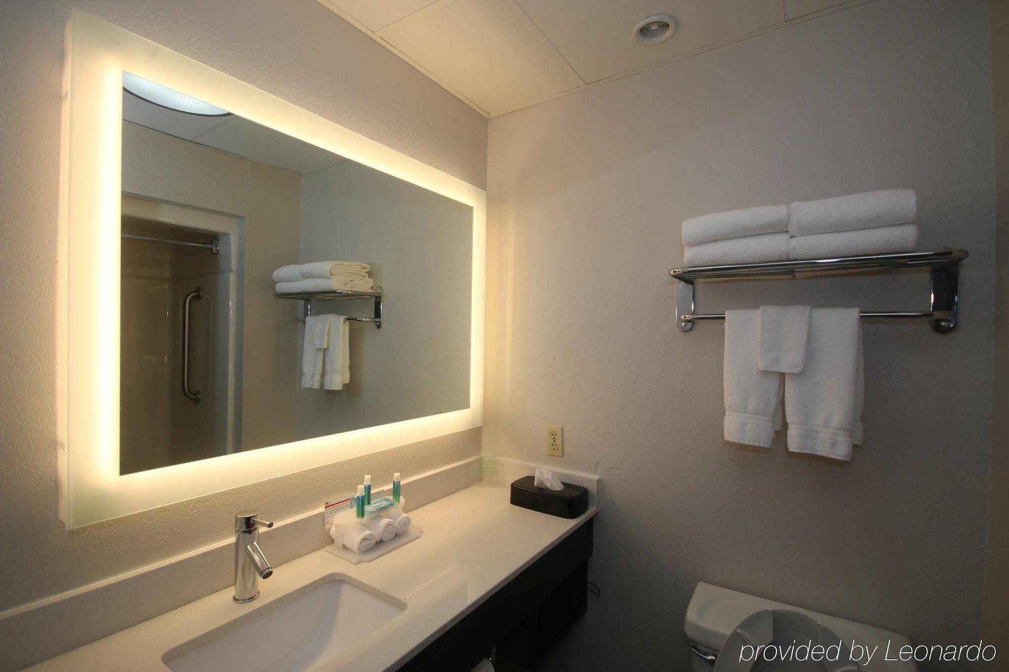Holiday Inn Express Hillsville By Ihg Buitenkant foto