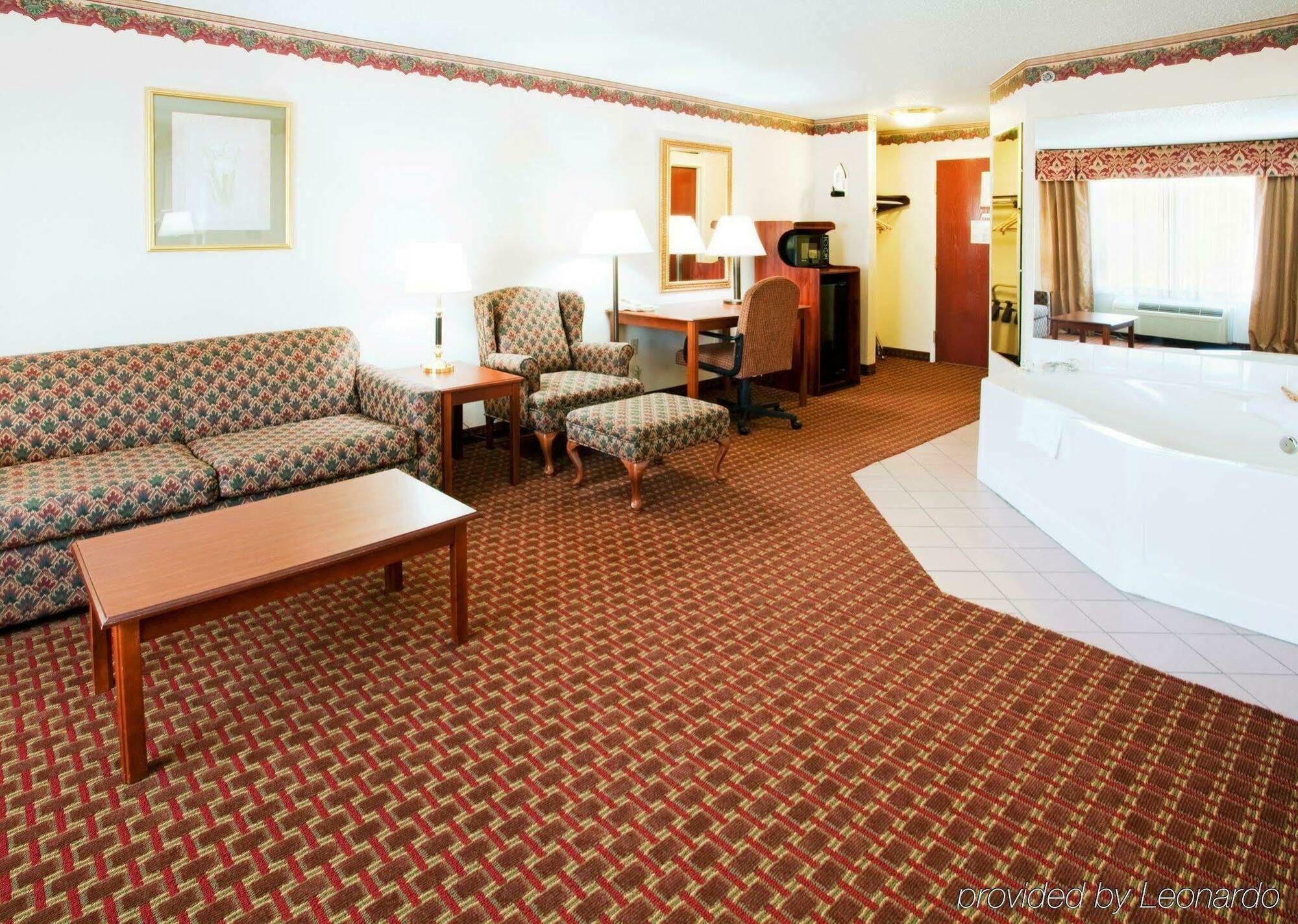 Holiday Inn Express Hillsville By Ihg Buitenkant foto