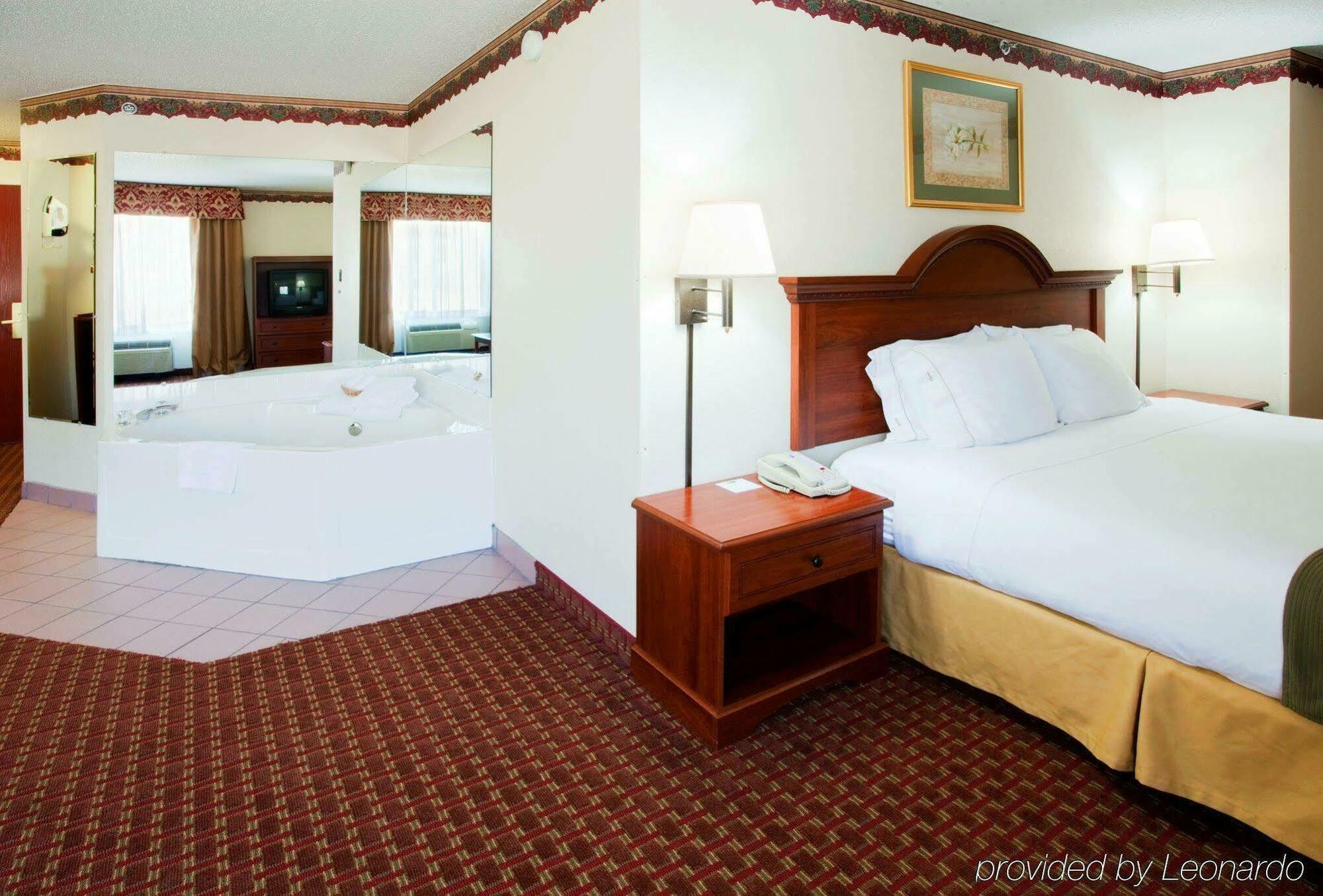 Holiday Inn Express Hillsville By Ihg Buitenkant foto